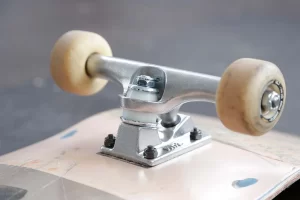 Skateboard truck size